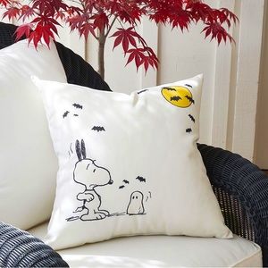 Pottery Barn Peanuts Happy Halloween Snoopy Outdoor Pillow, 20 in, NWT
